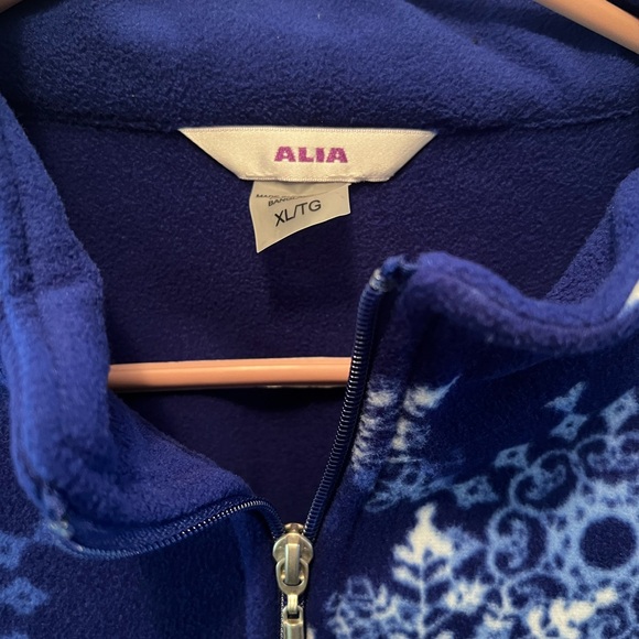 Alia blue snowflake full zip sweater - Picture 3 of 5